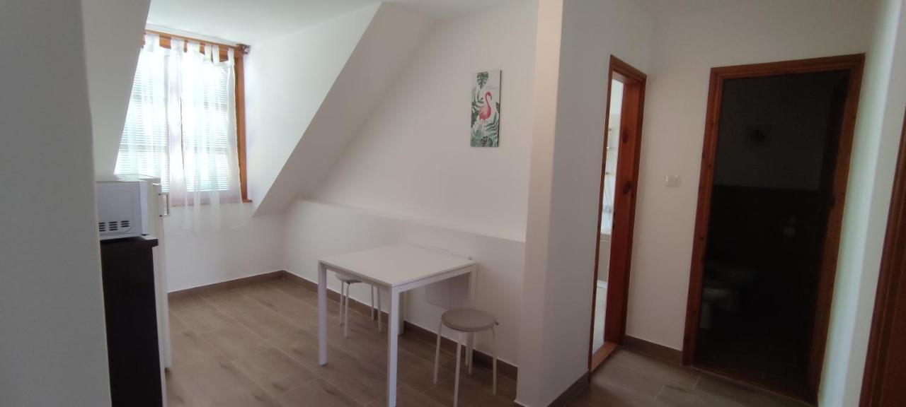 Hella Vendeghaz Hotel Eger Ngoại thất bức ảnh