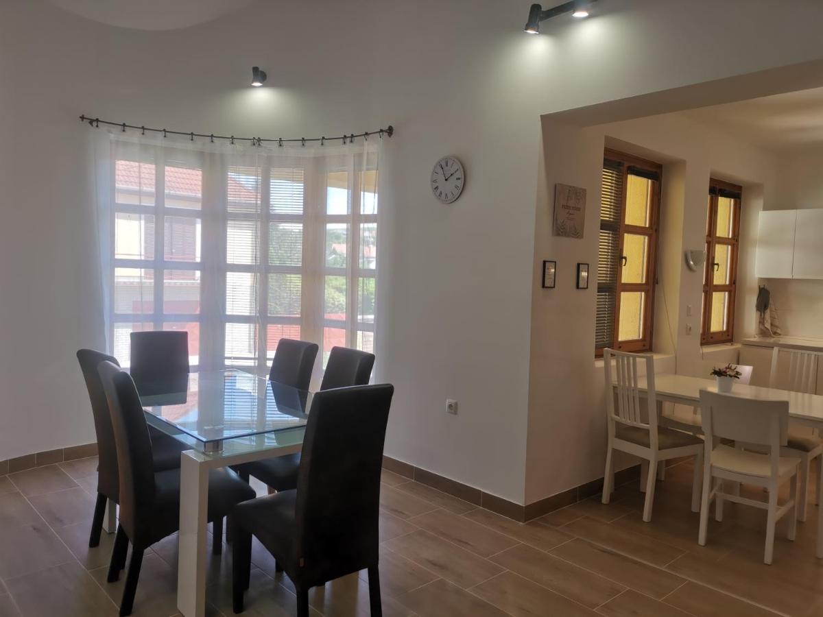 Hella Vendeghaz Hotel Eger Ngoại thất bức ảnh