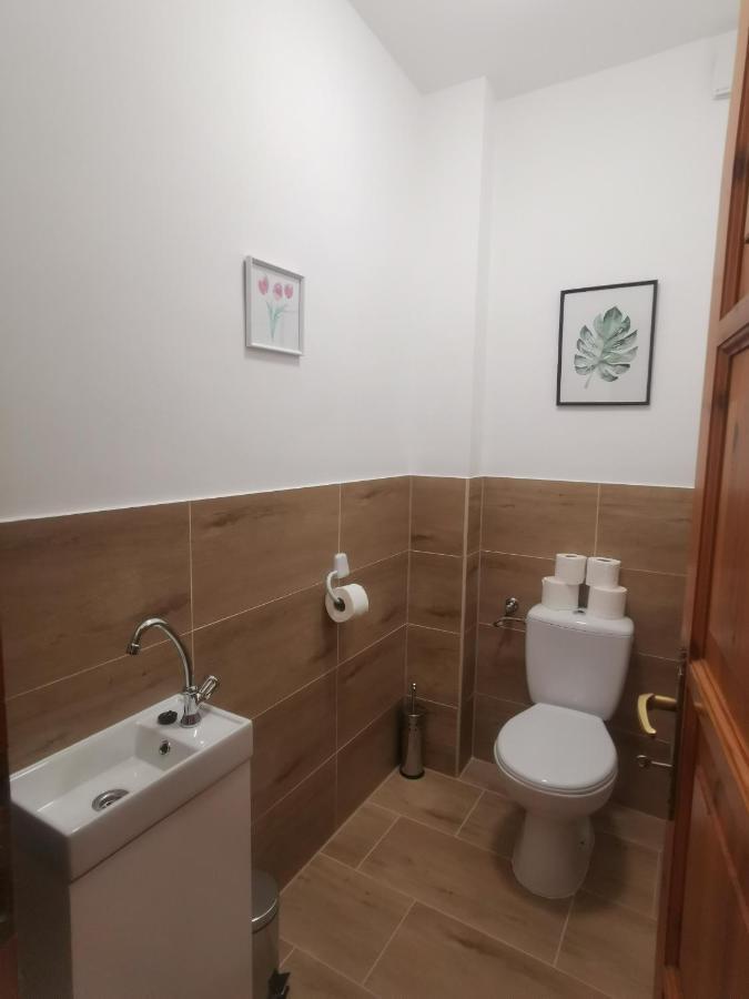 Hella Vendeghaz Hotel Eger Ngoại thất bức ảnh