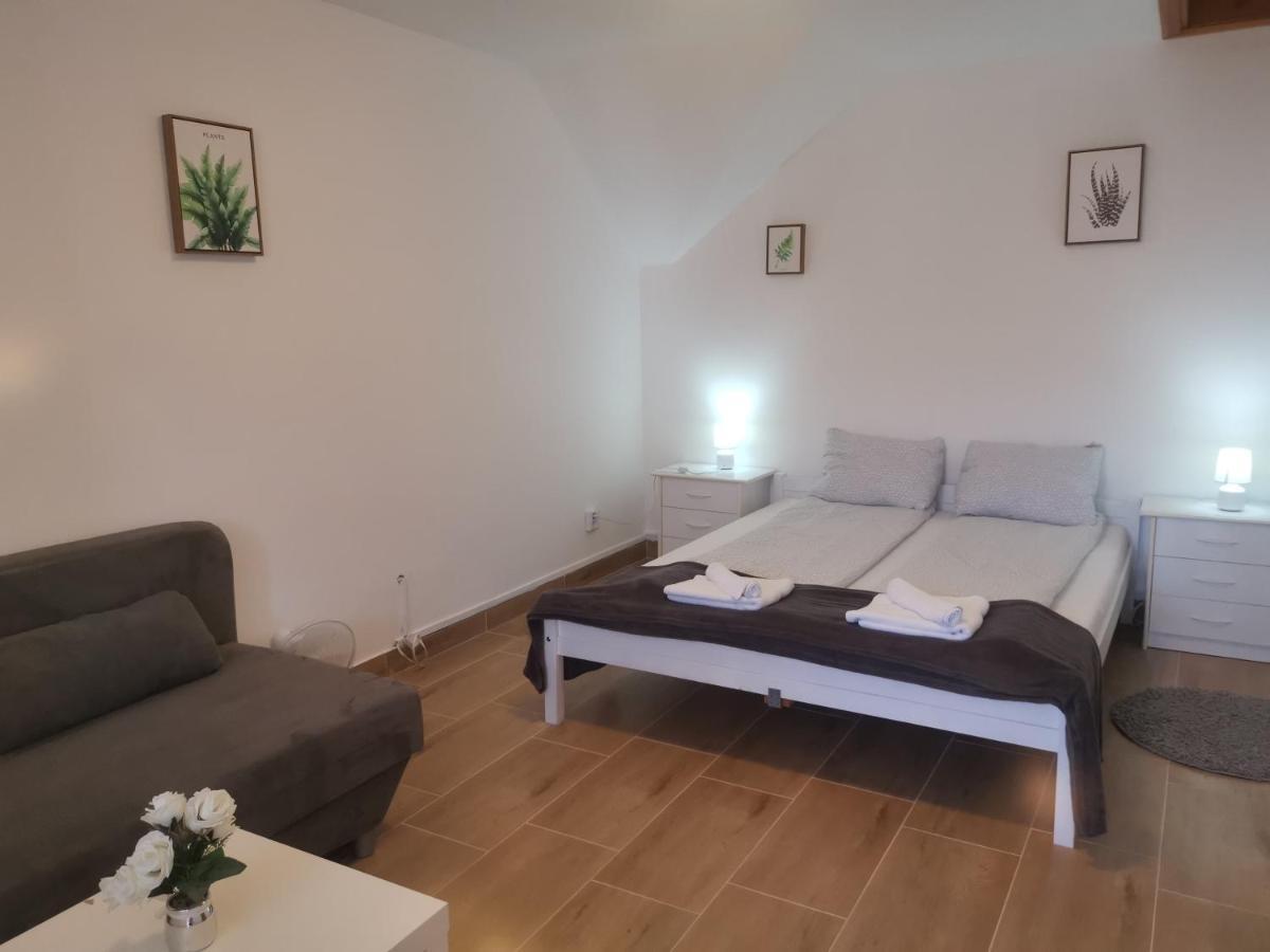 Hella Vendeghaz Hotel Eger Ngoại thất bức ảnh