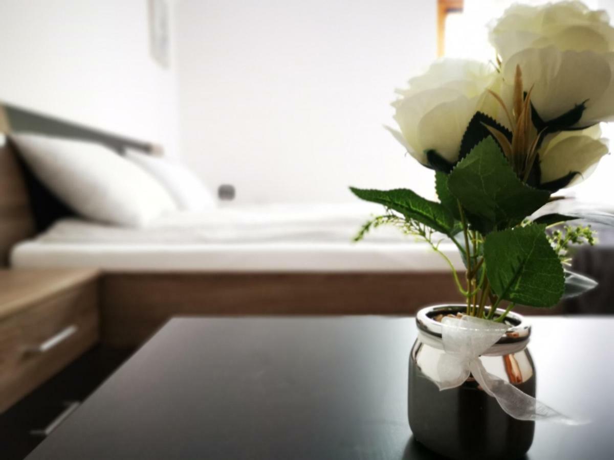 Hella Vendeghaz Hotel Eger Ngoại thất bức ảnh
