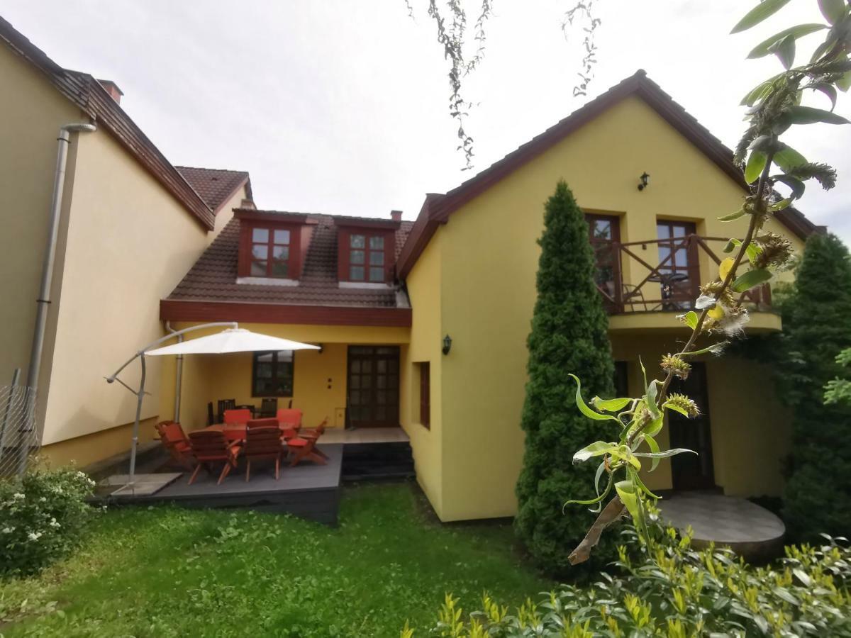 Hella Vendeghaz Hotel Eger Ngoại thất bức ảnh